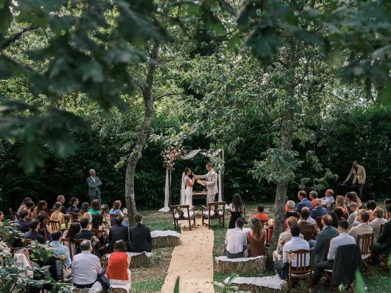 Aliança de Casamento: Em que Mão se Usa em Portugal? O Guia Definitivo